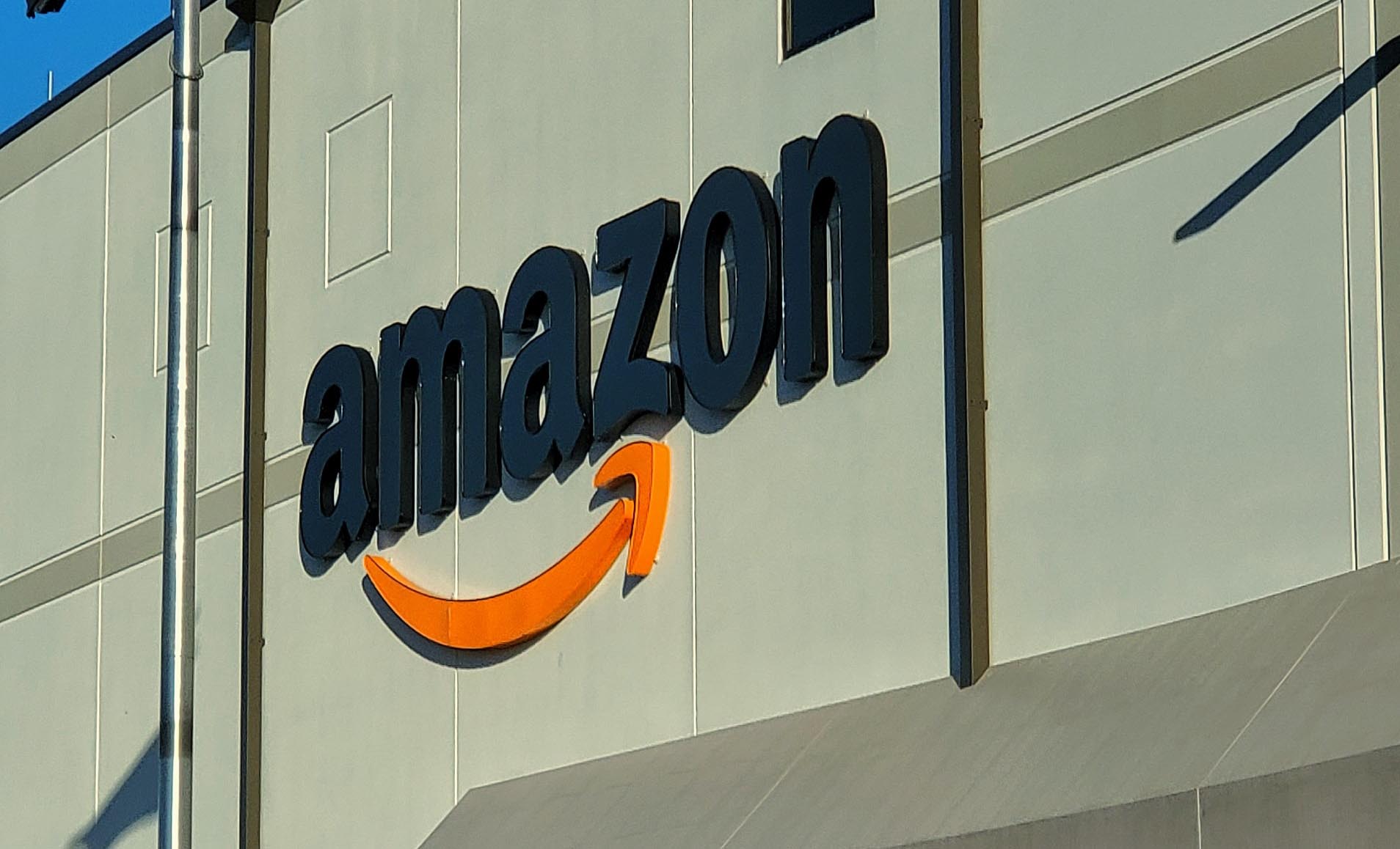 Amazon: Protesters Hit Amazon Buildings on Black Friday