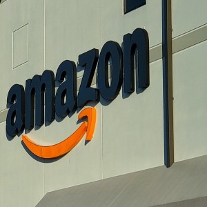 amazon-protesters-hit-amazon-buildings-on-black-friday