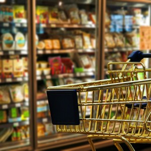 u-s-retail-sales-slide-sharply-as-inflation-weighs-on-consumers